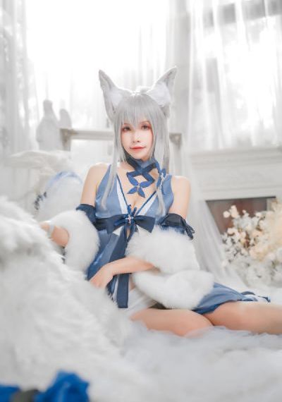 秘书伺候老板玩3p