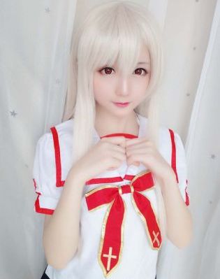 边吃奶边弄进去呻吟动视频